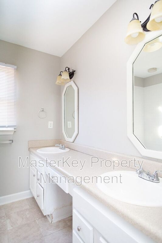 Building Photo - 1109 Balmoral Dr