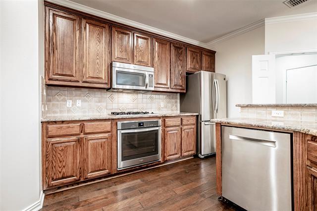 Building Photo - 15650 Brookwood Dr