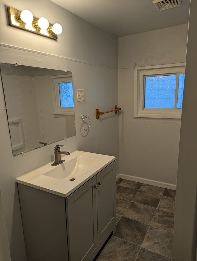 Building Photo - 225 Poplar St