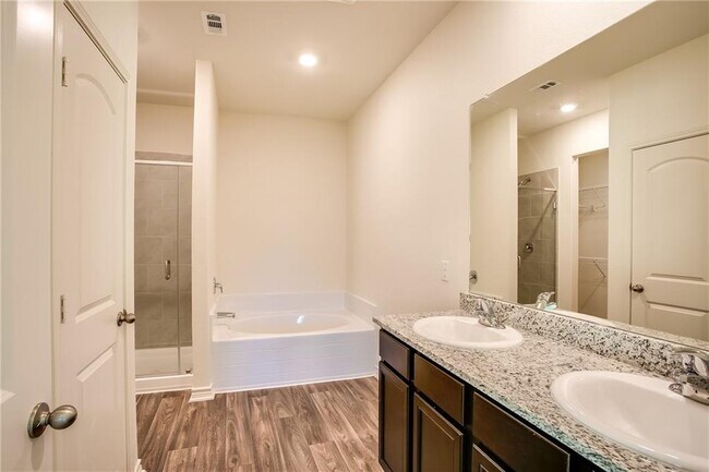 Building Photo - 19024 Quiet Range Dr