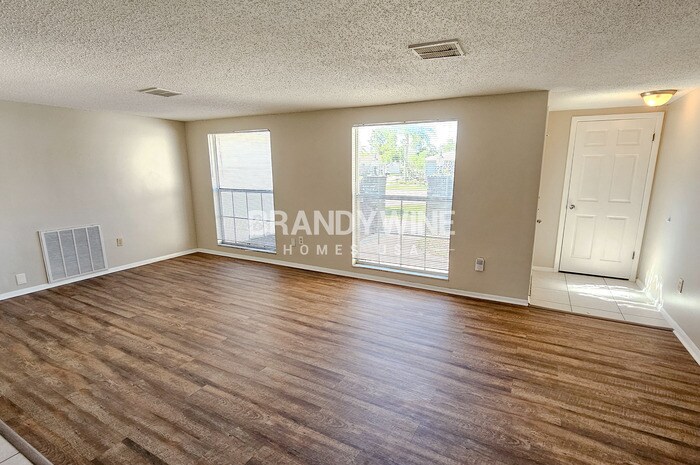 Building Photo - 6135 Seabreeze Dr