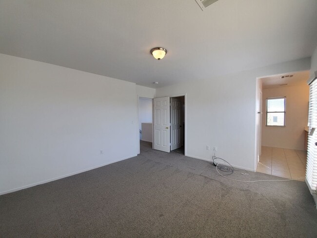 Building Photo - Cimarron Laredo Rud