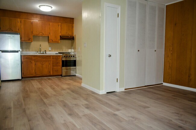 Building Photo - 1550 CT-12