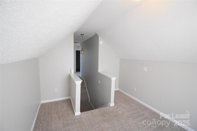 Building Photo - 8139 Chatham Oaks Dr