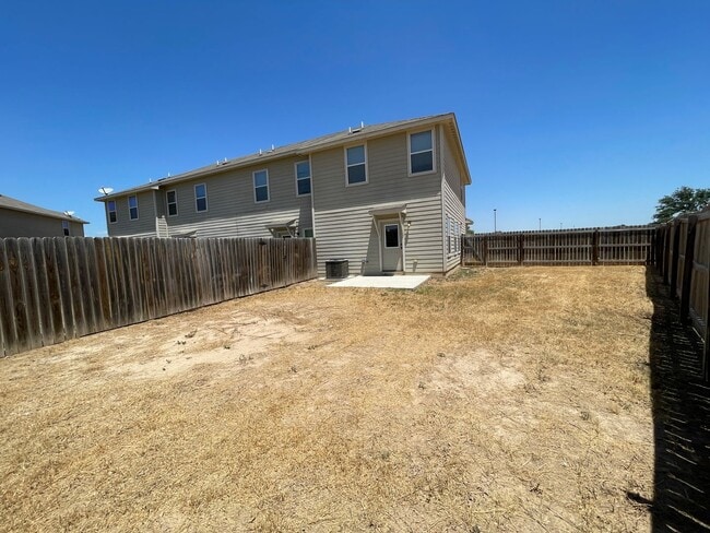 Building Photo - Town home for rent