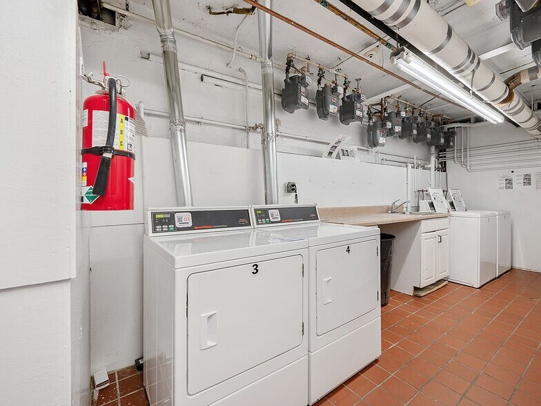 Building Photo - 21 Sutherland Rd