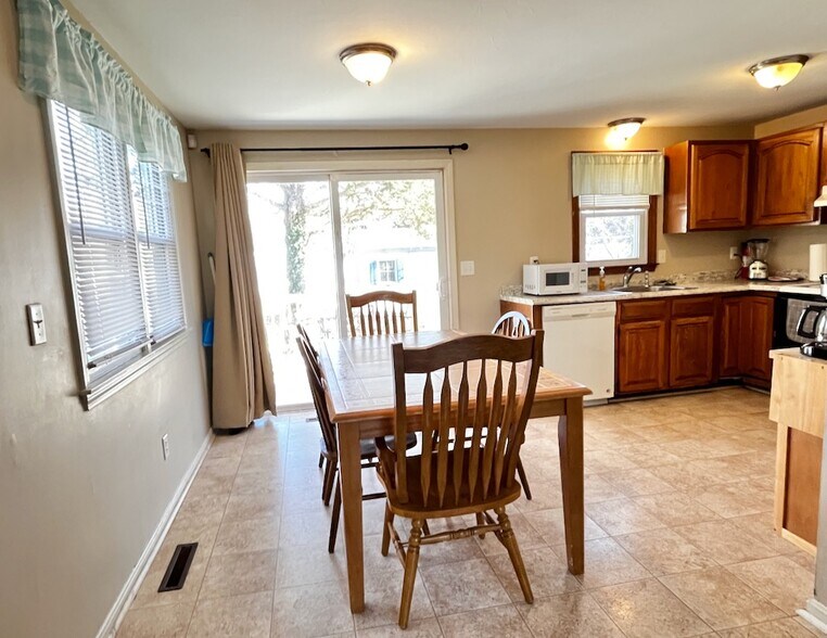 Building Photo - 94 Cottonwood Ln