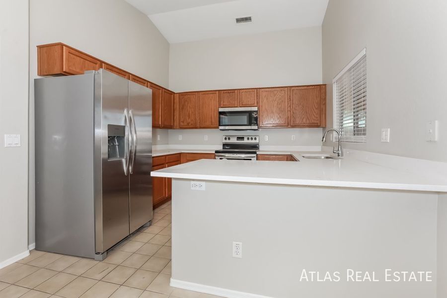 Building Photo - 11018 W Mountain View Dr