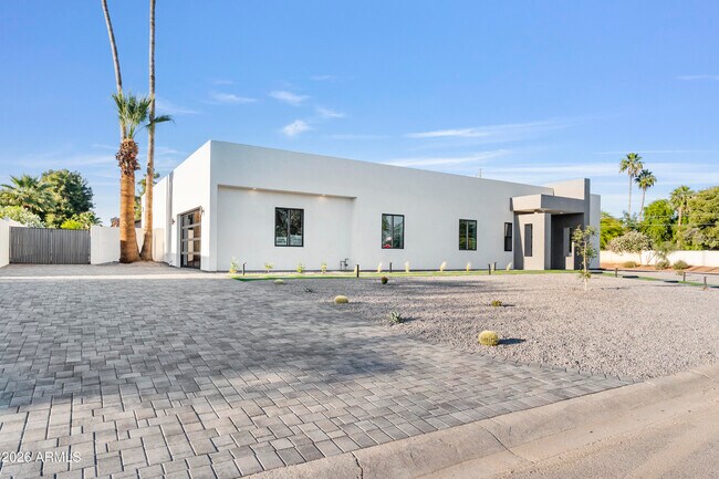 Building Photo - 5540 E Dahlia Dr