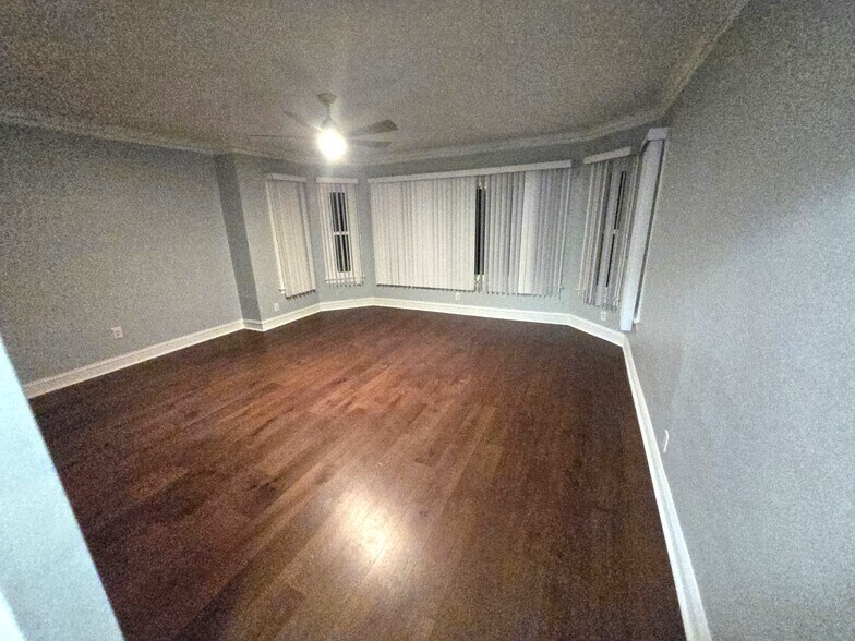 Living Room - 7259 S Constance Ave