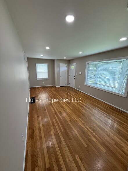 Building Photo - 1136 Pauline Ave