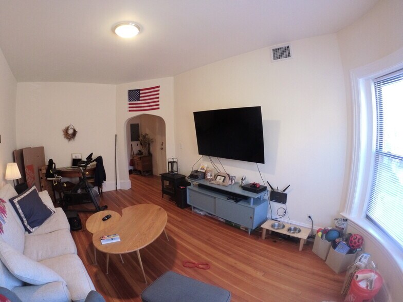 Building Photo - 1463 Beacon St