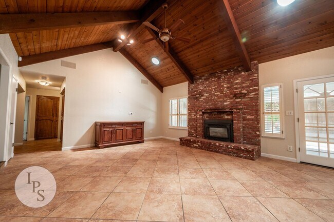 Building Photo - Woodward Park Home, 3BR/2BA, Pool, Spa, Gr...