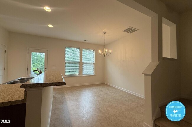 Building Photo - 49 E Grove Point Dr