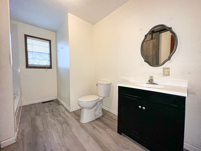 Building Photo - 3 bed/2 bath HOME w/ Garage! NOW LEASING! ...