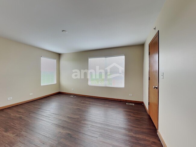 Building Photo - 211 Barrett Dr