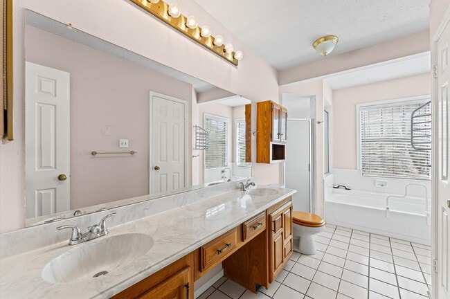 Building Photo - 25 Regency Ln