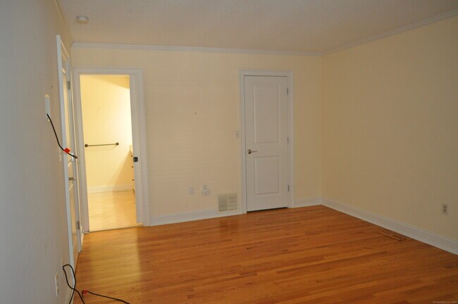 Building Photo - 59 Byron Dr