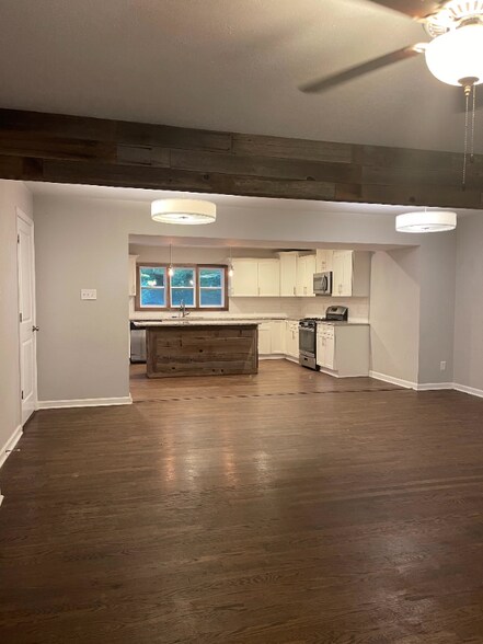 Building Photo - 660 Monticello Dr