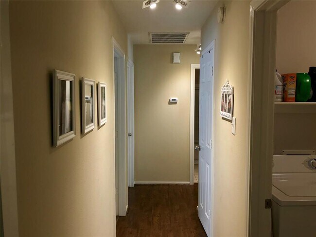 Building Photo - 27 W Sage Creek Pl