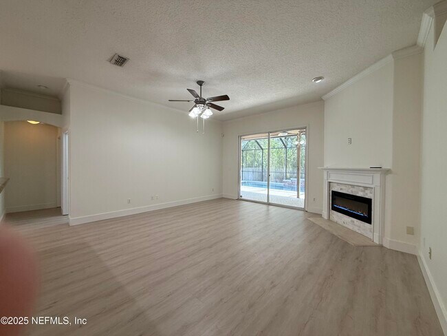 Building Photo - 12244 Lake Fern Dr