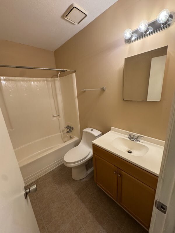 Building Photo - 801B Sandpiper Dr
