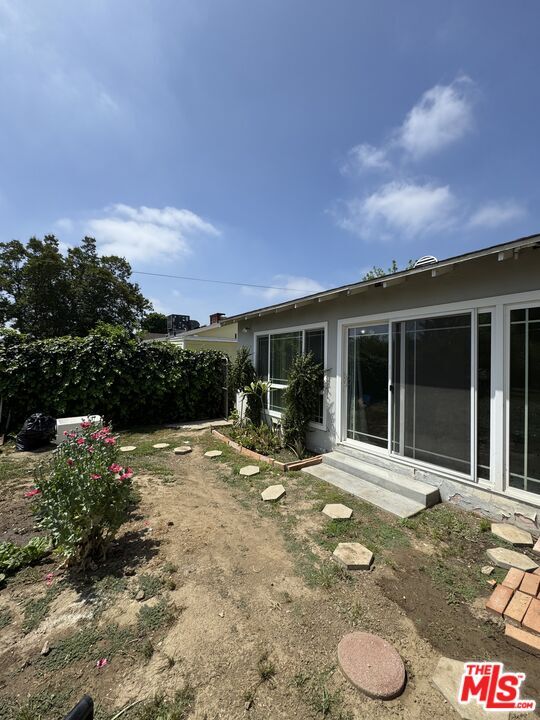 Building Photo - 8936 Balboa Blvd