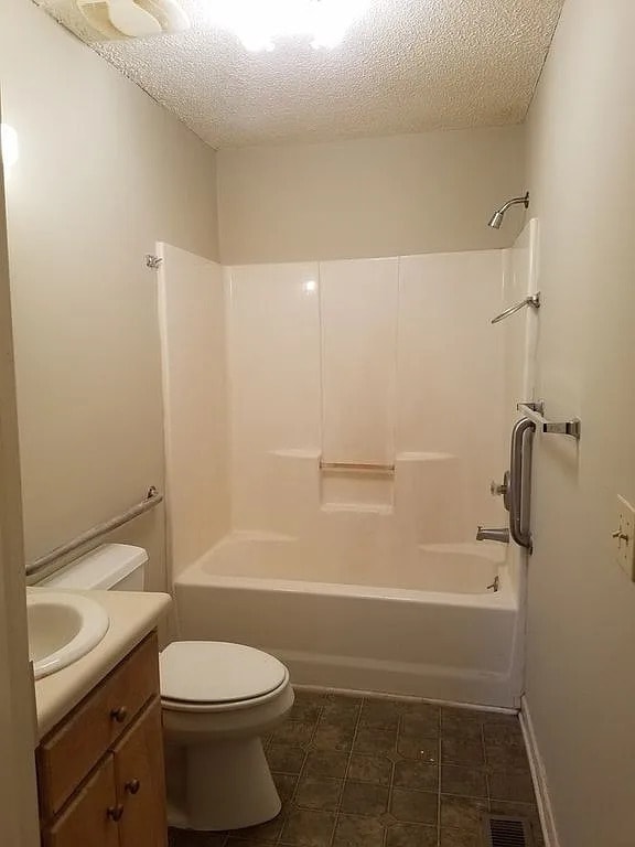 Building Photo - 2 Bedroom 1 bathroom