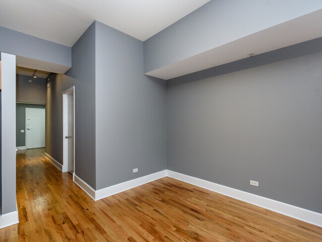 Building Photo - 165 N Canal St