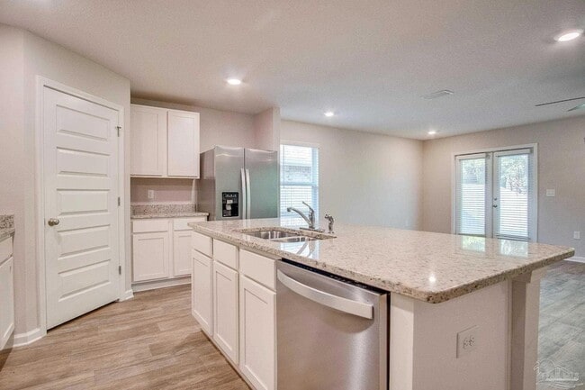 Building Photo - 7818 Lakeside Oaks Dr