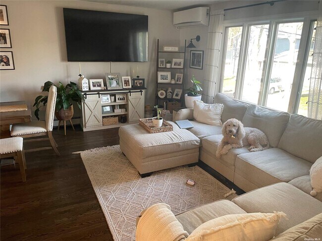 Building Photo - 1528 Carl Ave