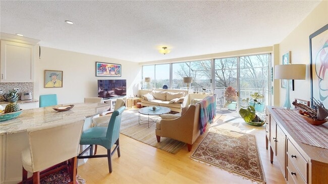 Building Photo - 1400 East Ave