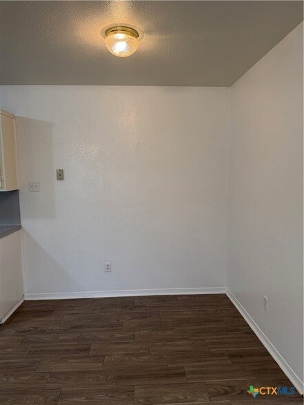Building Photo - 802 Hackberry St