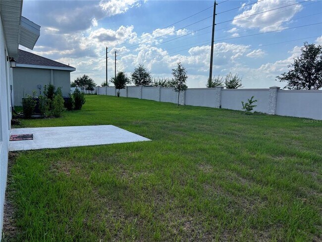 Building Photo - 688 Silver Palm Dr