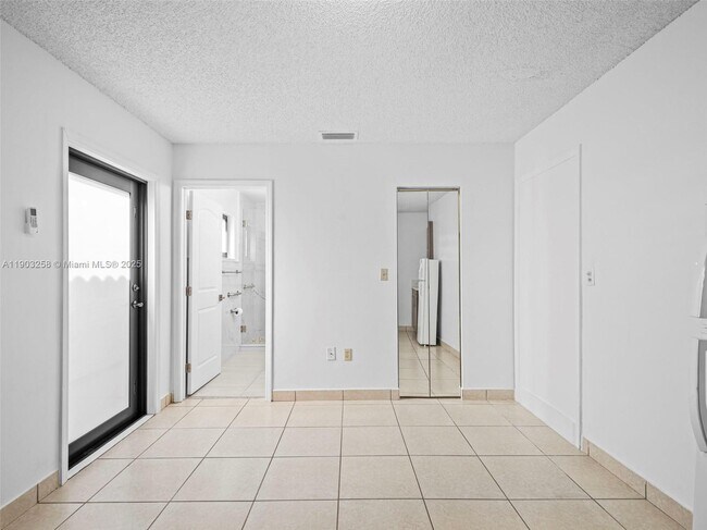 Building Photo - 4355 W 9th Ct