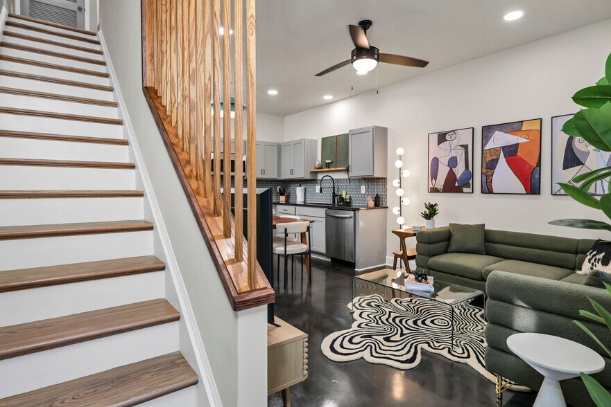 Building Photo - 816 Shull St