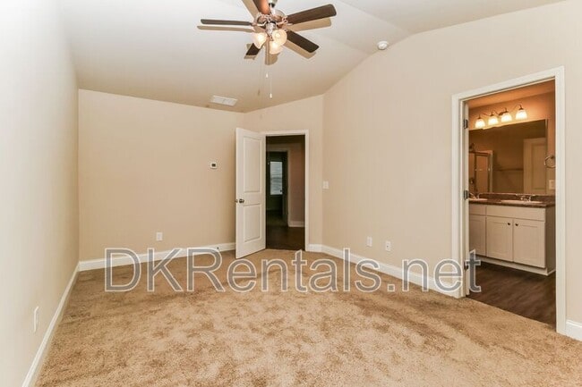 Building Photo - 245 Orchard Dr