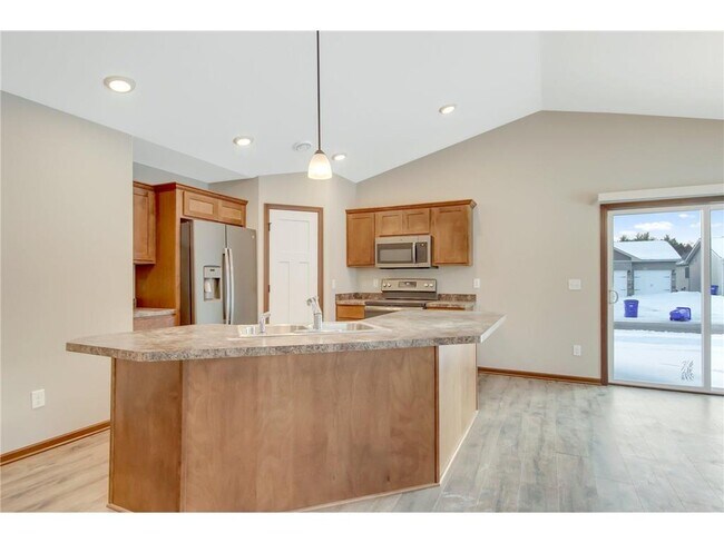 Building Photo - 463 Martin Way