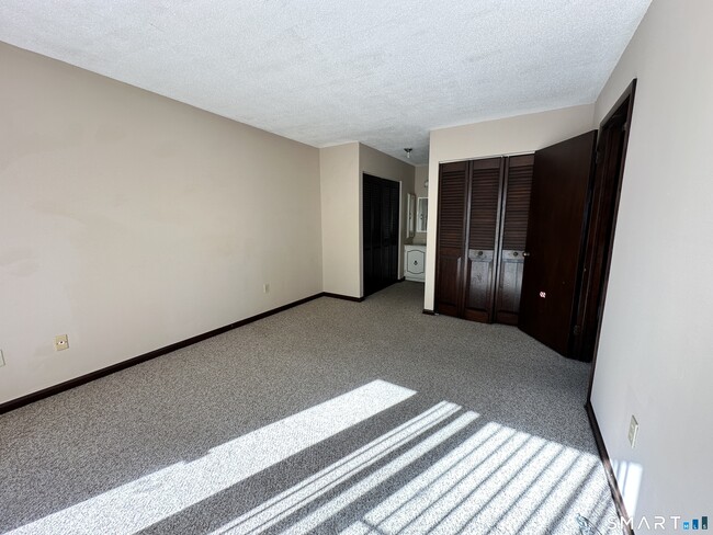 Building Photo - 630 Longfellow Dr