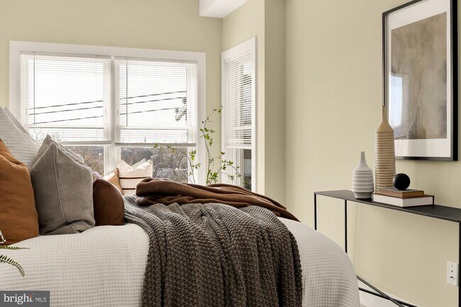 Building Photo - 927 Kennedy St NW