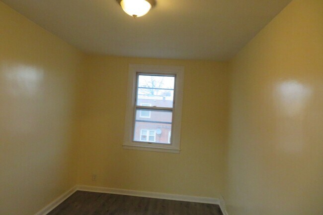 Building Photo - 1031 Disston St