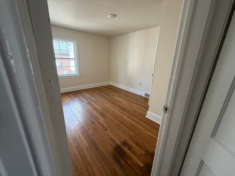 Building Photo - 20 Rutherford Ln