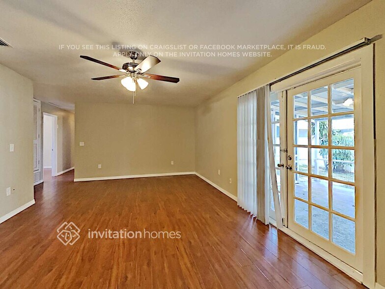 Building Photo - 808 65th Ave W