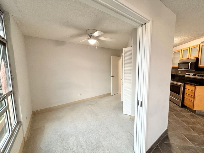 Building Photo - AVAILABLE NOW!  2 BEDROOMS/1 BATH/1 PARKIN...