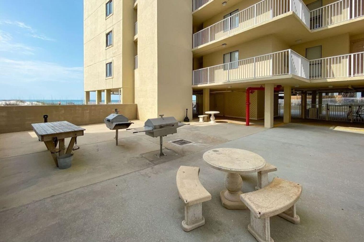 Building Photo - 505 E Beach Blvd