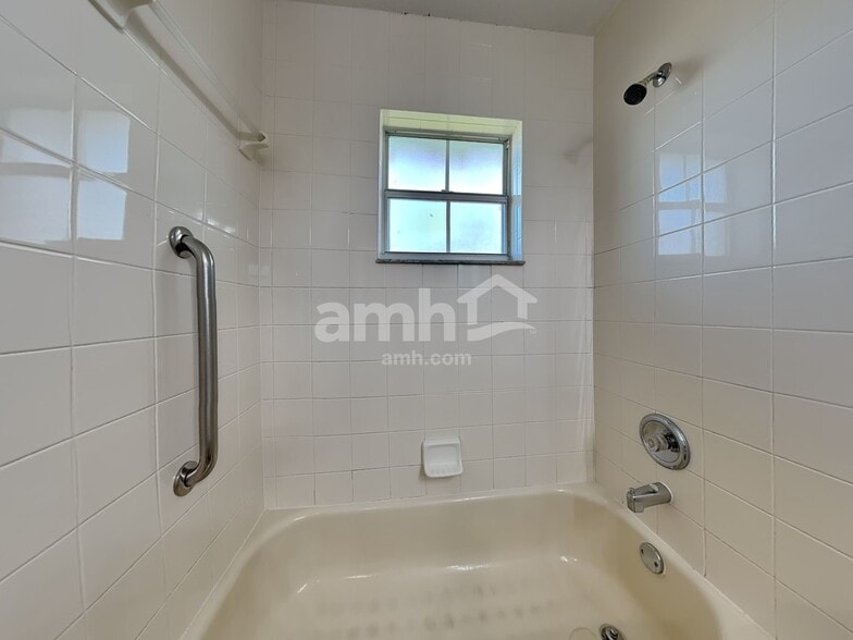 Building Photo - 1621 Christa Ct