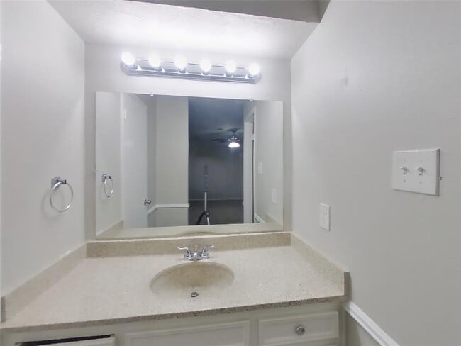 Building Photo - 6906 Falling Waters Dr