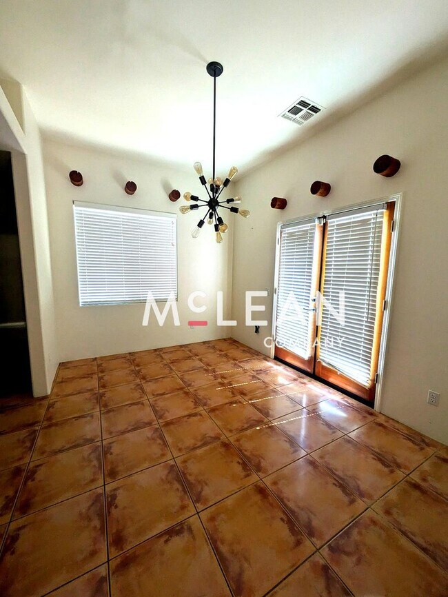 Building Photo - Classic 3 Bedroom Spanish Home with Pool -...