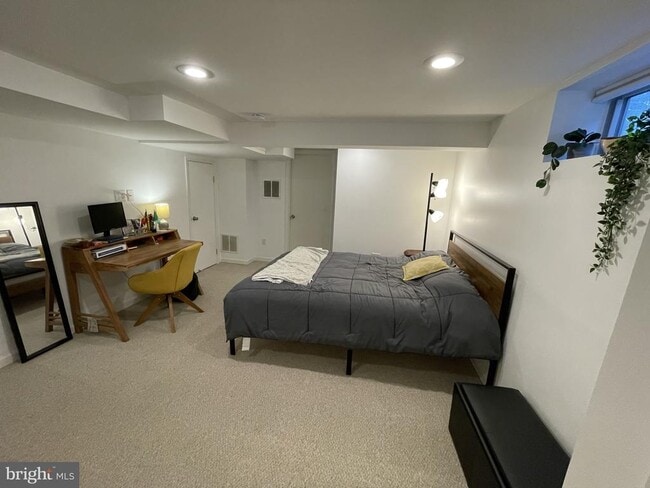 Building Photo - 2221 Arlington Terrace