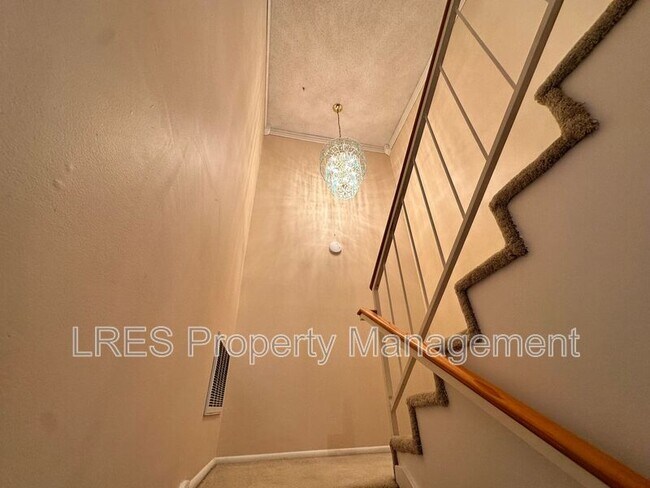 Building Photo - 106 Eastwind Ln